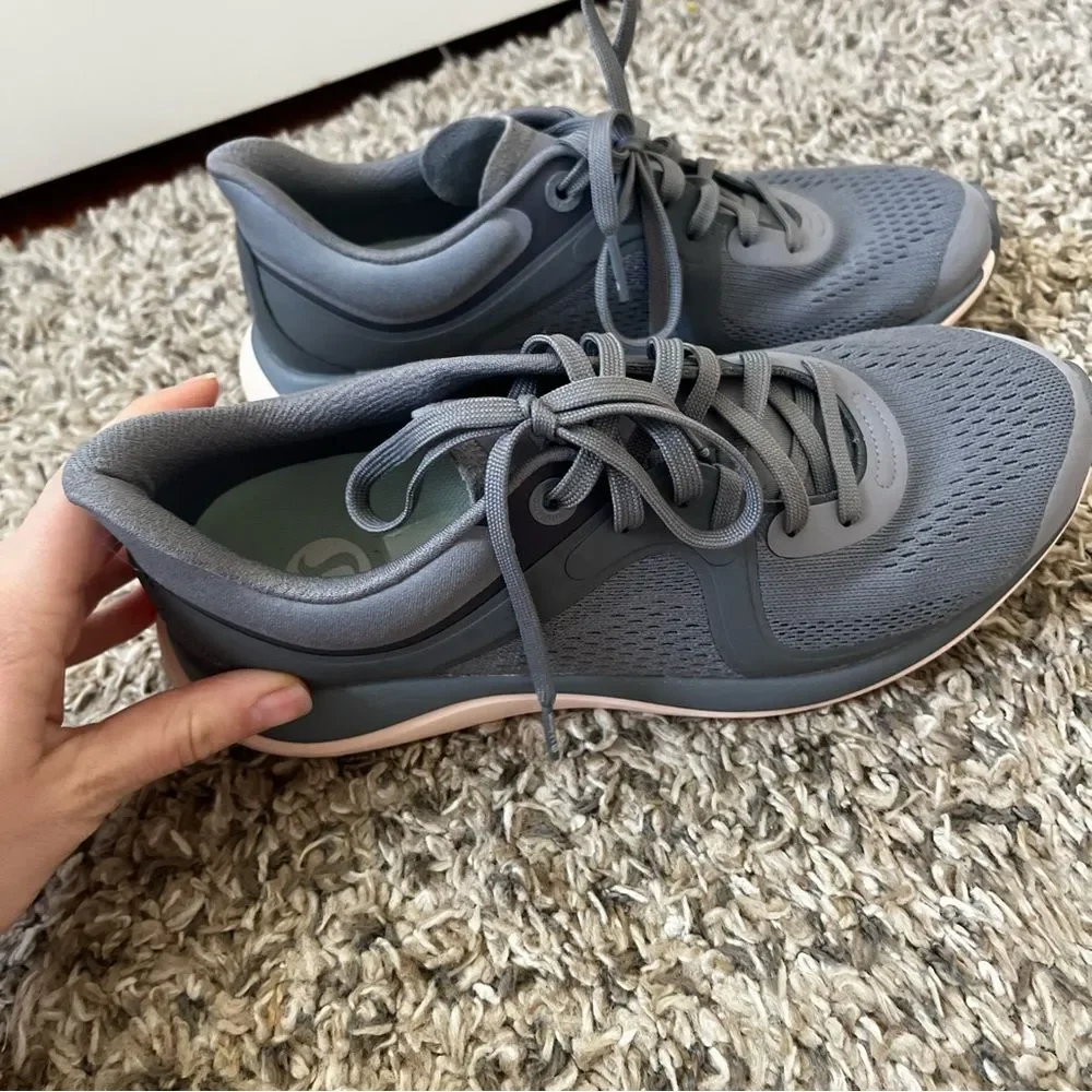 Lululemon grey chargefeel low size 8